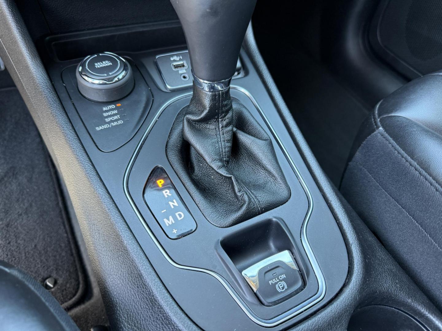 2019 White /Black Jeep Cherokee Latitude Plus 4WD (1C4PJMLB9KD) with an 2.4L I4 DOHC 16V engine, 9A transmission, located at 11115 Chardon Rd. , Chardon, OH, 44024, (440) 214-9705, 41.580246, -81.241943 - This 2019 Jeep Cherokee Latitude Plus 4X4 is equipped with a 2.4L I4 MultiAir engine and a 9-speed automatic transmission, delivering up to 29 MPG on the highway. Key features include a power driver’s seat, full LED exterior lighting, a 7.0" touchscreen with Apple CarPlay and Android Auto, a 3.5" - Photo#29