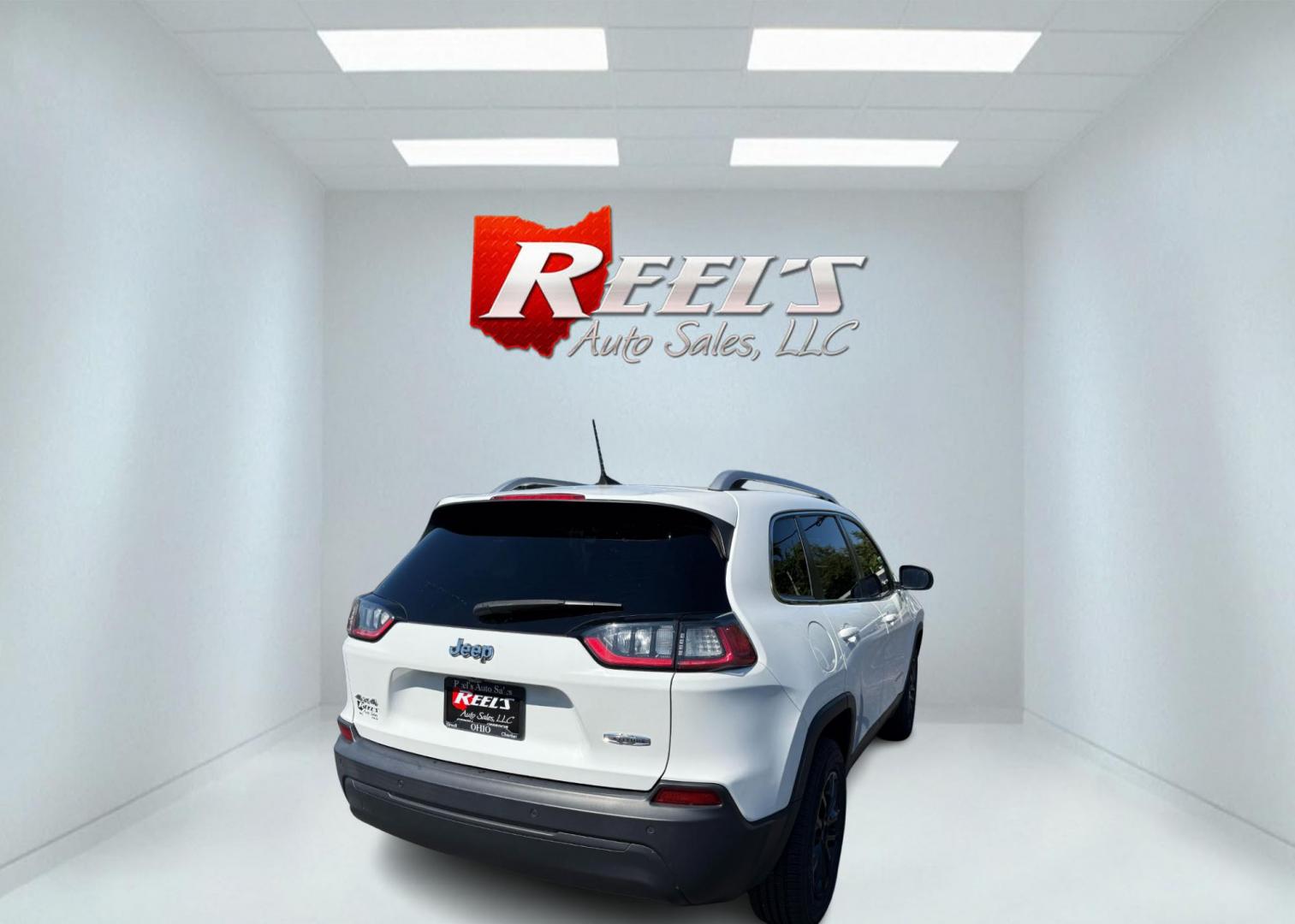 2019 White /Black Jeep Cherokee Latitude Plus 4WD (1C4PJMLB9KD) with an 2.4L I4 DOHC 16V engine, Automatic transmission, located at 547 E. Main St., Orwell, OH, 44076, (440) 437-5893, 41.535435, -80.847855 - PRICE JUST REDUCED!! This 2019 Jeep Cherokee Latitude Plus 4X4 is equipped with a 2.4L I4 MultiAir engine and a 9-speed automatic transmission, delivering up to 29 MPG on the highway. Key features include a power driver’s seat, full LED exterior lighting, a 7.0" touchscreen with Apple CarPlay and - Photo#7