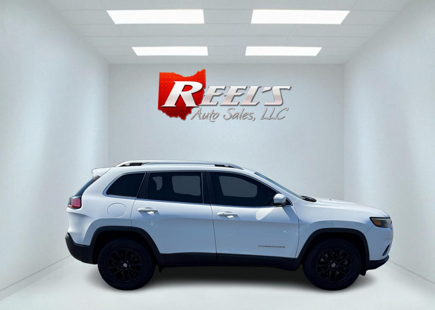 2019 White /Black Jeep Cherokee Latitude Plus 4WD (1C4PJMLB9KD) with an 2.4L I4 DOHC 16V engine, Automatic transmission, located at 547 E. Main St., Orwell, OH, 44076, (440) 437-5893, 41.535435, -80.847855 - PRICE JUST REDUCED!! This 2019 Jeep Cherokee Latitude Plus 4X4 is equipped with a 2.4L I4 MultiAir engine and a 9-speed automatic transmission, delivering up to 29 MPG on the highway. Key features include a power driver’s seat, full LED exterior lighting, a 7.0" touchscreen with Apple CarPlay and - Photo#6