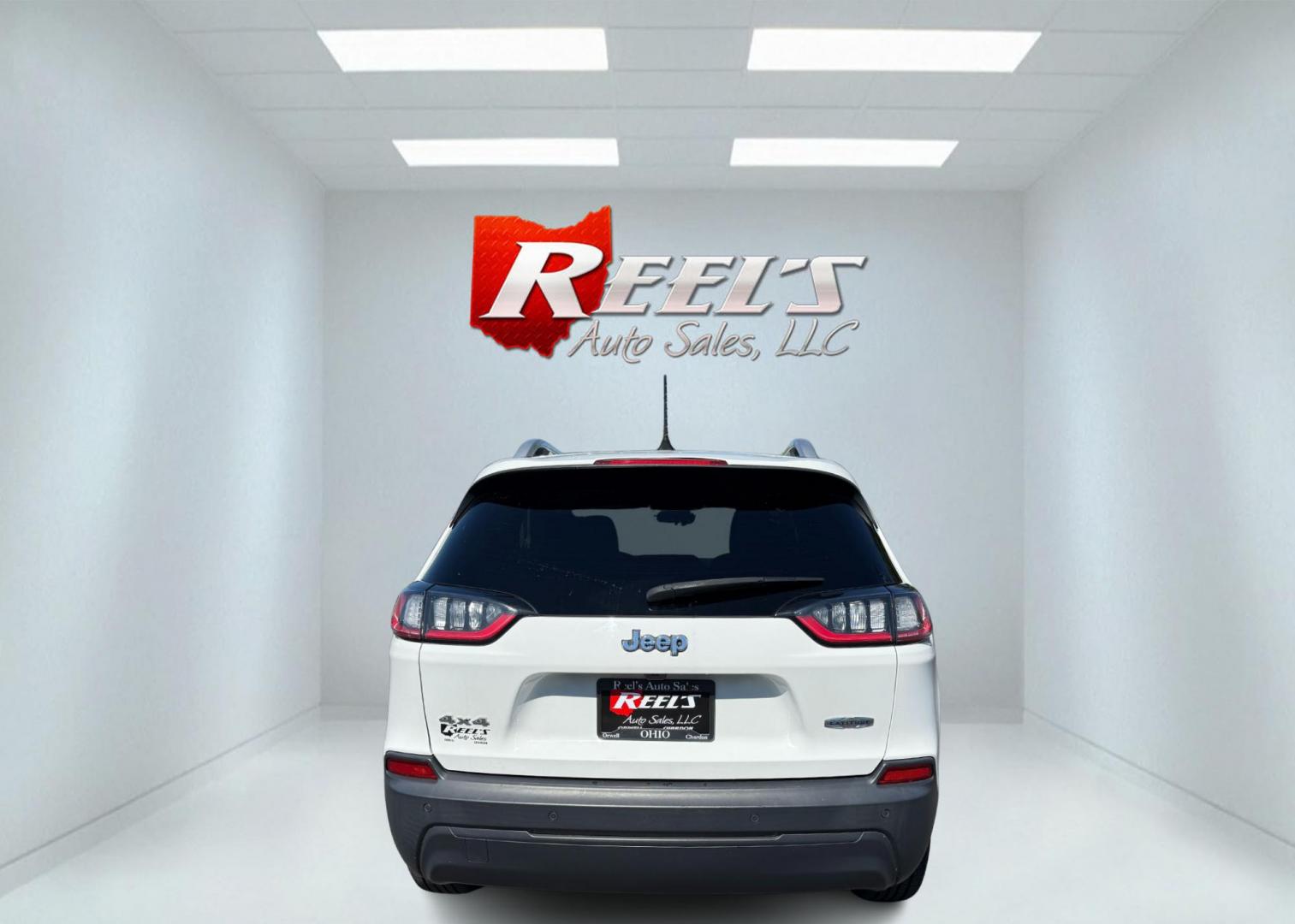 2019 White /Black Jeep Cherokee Latitude Plus 4WD (1C4PJMLB9KD) with an 2.4L I4 DOHC 16V engine, Automatic transmission, located at 547 E. Main St., Orwell, OH, 44076, (440) 437-5893, 41.535435, -80.847855 - PRICE JUST REDUCED!! This 2019 Jeep Cherokee Latitude Plus 4X4 is equipped with a 2.4L I4 MultiAir engine and a 9-speed automatic transmission, delivering up to 29 MPG on the highway. Key features include a power driver’s seat, full LED exterior lighting, a 7.0" touchscreen with Apple CarPlay and - Photo#8