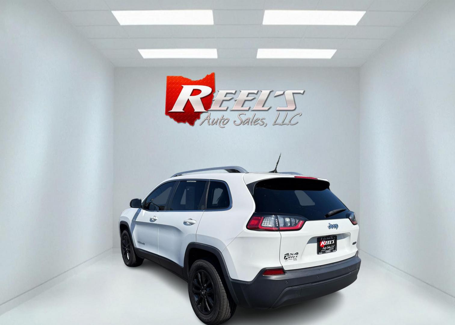 2019 White /Black Jeep Cherokee Latitude Plus 4WD (1C4PJMLB9KD) with an 2.4L I4 DOHC 16V engine, Automatic transmission, located at 547 E. Main St., Orwell, OH, 44076, (440) 437-5893, 41.535435, -80.847855 - PRICE JUST REDUCED!! This 2019 Jeep Cherokee Latitude Plus 4X4 is equipped with a 2.4L I4 MultiAir engine and a 9-speed automatic transmission, delivering up to 29 MPG on the highway. Key features include a power driver’s seat, full LED exterior lighting, a 7.0" touchscreen with Apple CarPlay and - Photo#9