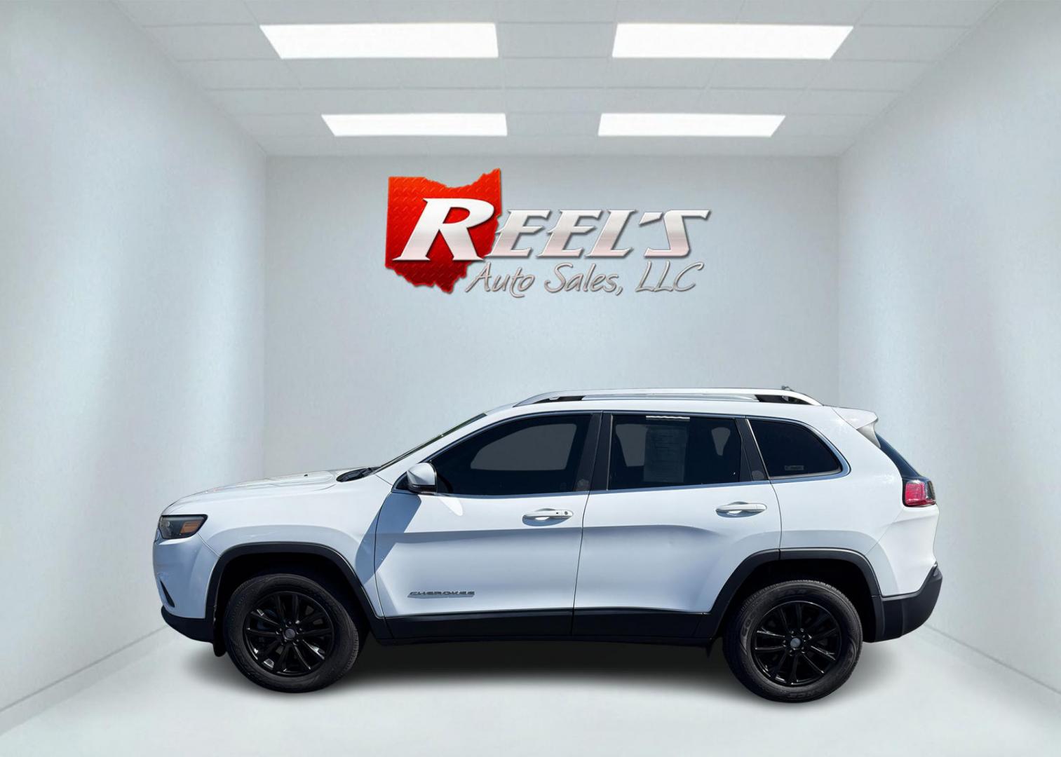 2019 White /Black Jeep Cherokee Latitude Plus 4WD (1C4PJMLB9KD) with an 2.4L I4 DOHC 16V engine, Automatic transmission, located at 547 E. Main St., Orwell, OH, 44076, (440) 437-5893, 41.535435, -80.847855 - PRICE JUST REDUCED!! This 2019 Jeep Cherokee Latitude Plus 4X4 is equipped with a 2.4L I4 MultiAir engine and a 9-speed automatic transmission, delivering up to 29 MPG on the highway. Key features include a power driver’s seat, full LED exterior lighting, a 7.0" touchscreen with Apple CarPlay and - Photo#13