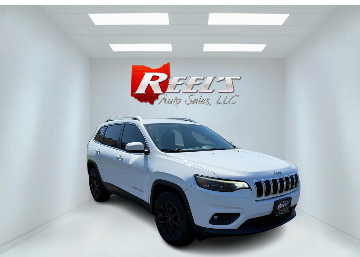 2019 White /Black Jeep Cherokee Latitude Plus 4WD (1C4PJMLB9KD) with an 2.4L I4 DOHC 16V engine, Automatic transmission, located at 547 E. Main St., Orwell, OH, 44076, (440) 437-5893, 41.535435, -80.847855 - PRICE JUST REDUCED!! This 2019 Jeep Cherokee Latitude Plus 4X4 is equipped with a 2.4L I4 MultiAir engine and a 9-speed automatic transmission, delivering up to 29 MPG on the highway. Key features include a power driver’s seat, full LED exterior lighting, a 7.0" touchscreen with Apple CarPlay and - Photo#2