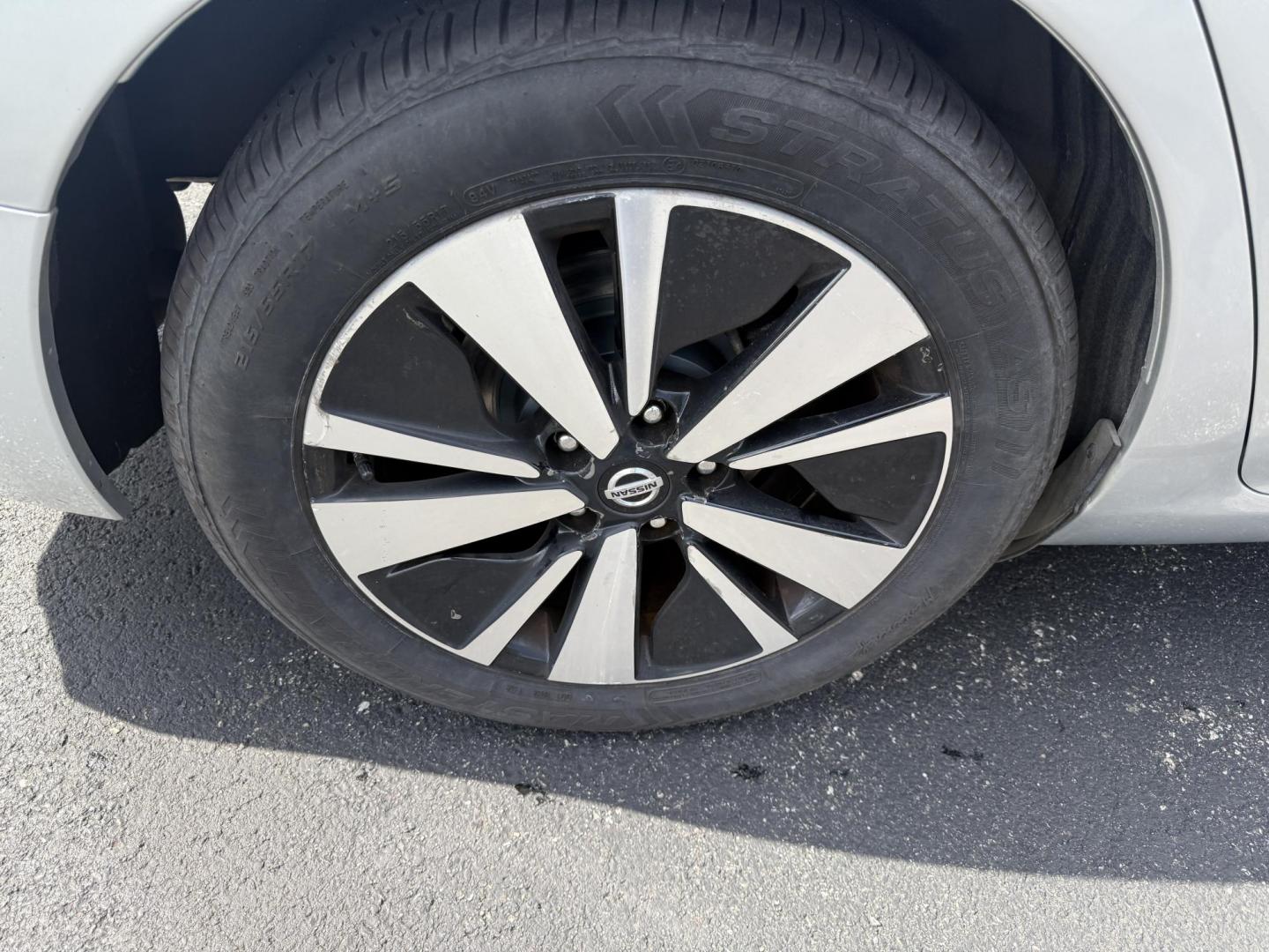 2022 Silver /Black Nissan Altima 2.5 SV (1N4BL4DV9NN) with an 2.5L I4 DOHC 16V engine, Automatic transmission, located at 11115 Chardon Rd. , Chardon, OH, 44024, (440) 214-9705, 41.580246, -81.241943 - This One Owner 2022 Nissan Altima 2.5 SV features a 2.5L I4 engine delivering up to 37 MPG on the highway and comes equipped with modern tech and safety, including forward collision warning, lane departure warning, blind spot monitoring, and remote start. Comfort and convenience are enhanced with a - Photo#6