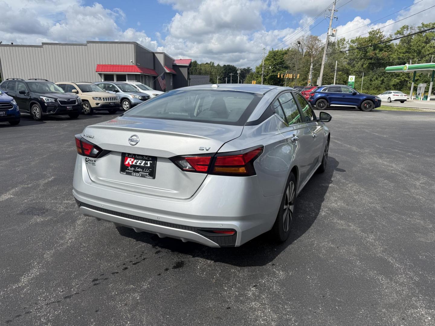 2022 Silver /Black Nissan Altima 2.5 SV (1N4BL4DV9NN) with an 2.5L I4 DOHC 16V engine, Automatic transmission, located at 11115 Chardon Rd. , Chardon, OH, 44024, (440) 214-9705, 41.580246, -81.241943 - This One Owner 2022 Nissan Altima 2.5 SV features a 2.5L I4 engine delivering up to 37 MPG on the highway and comes equipped with modern tech and safety, including forward collision warning, lane departure warning, blind spot monitoring, and remote start. Comfort and convenience are enhanced with a - Photo#7