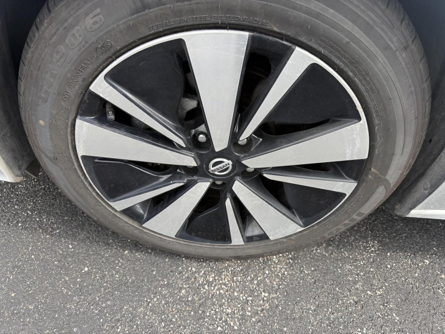 2022 Silver /Black Nissan Altima 2.5 SV (1N4BL4DV9NN) with an 2.5L I4 DOHC 16V engine, Automatic transmission, located at 11115 Chardon Rd. , Chardon, OH, 44024, (440) 214-9705, 41.580246, -81.241943 - This One Owner 2022 Nissan Altima 2.5 SV features a 2.5L I4 engine delivering up to 37 MPG on the highway and comes equipped with modern tech and safety, including forward collision warning, lane departure warning, blind spot monitoring, and remote start. Comfort and convenience are enhanced with a - Photo#13