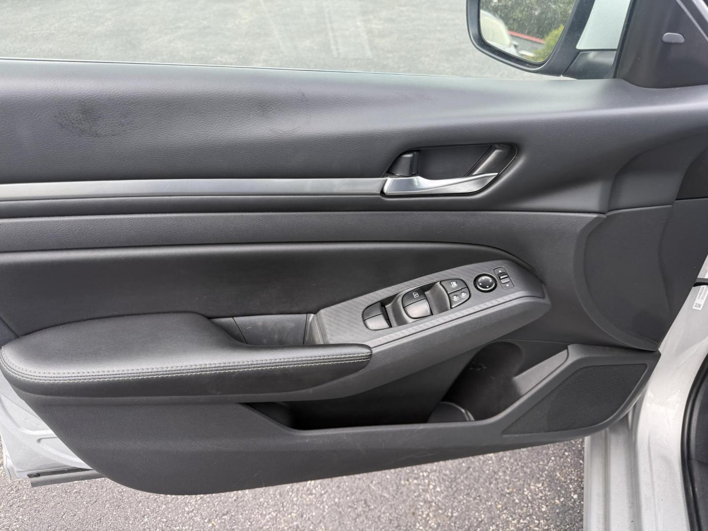 2022 Silver /Black Nissan Altima 2.5 SV (1N4BL4DV9NN) with an 2.5L I4 DOHC 16V engine, Automatic transmission, located at 11115 Chardon Rd. , Chardon, OH, 44024, (440) 214-9705, 41.580246, -81.241943 - This One Owner 2022 Nissan Altima 2.5 SV features a 2.5L I4 engine delivering up to 37 MPG on the highway and comes equipped with modern tech and safety, including forward collision warning, lane departure warning, blind spot monitoring, and remote start. Comfort and convenience are enhanced with a - Photo#16