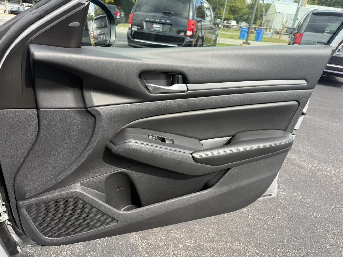 2022 Silver /Black Nissan Altima 2.5 SV (1N4BL4DV9NN) with an 2.5L I4 DOHC 16V engine, Automatic transmission, located at 11115 Chardon Rd. , Chardon, OH, 44024, (440) 214-9705, 41.580246, -81.241943 - This One Owner 2022 Nissan Altima 2.5 SV features a 2.5L I4 engine delivering up to 37 MPG on the highway and comes equipped with modern tech and safety, including forward collision warning, lane departure warning, blind spot monitoring, and remote start. Comfort and convenience are enhanced with a - Photo#42