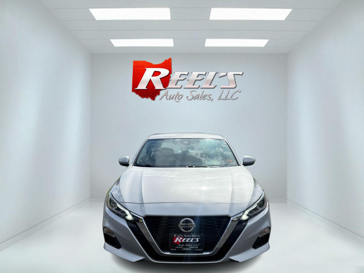 2022 Silver /Black Nissan Altima 2.5 SV (1N4BL4DV9NN) with an 2.5L I4 DOHC 16V engine, Automatic transmission, located at 547 E. Main St., Orwell, OH, 44076, (440) 437-5893, 41.535435, -80.847855 - This One Owner 2022 Nissan Altima 2.5 SV features a 2.5L I4 engine delivering up to 37 MPG on the highway and comes equipped with modern tech and safety, including forward collision warning, lane departure warning, blind spot monitoring, and remote start. Comfort and convenience are enhanced with a - Photo#1