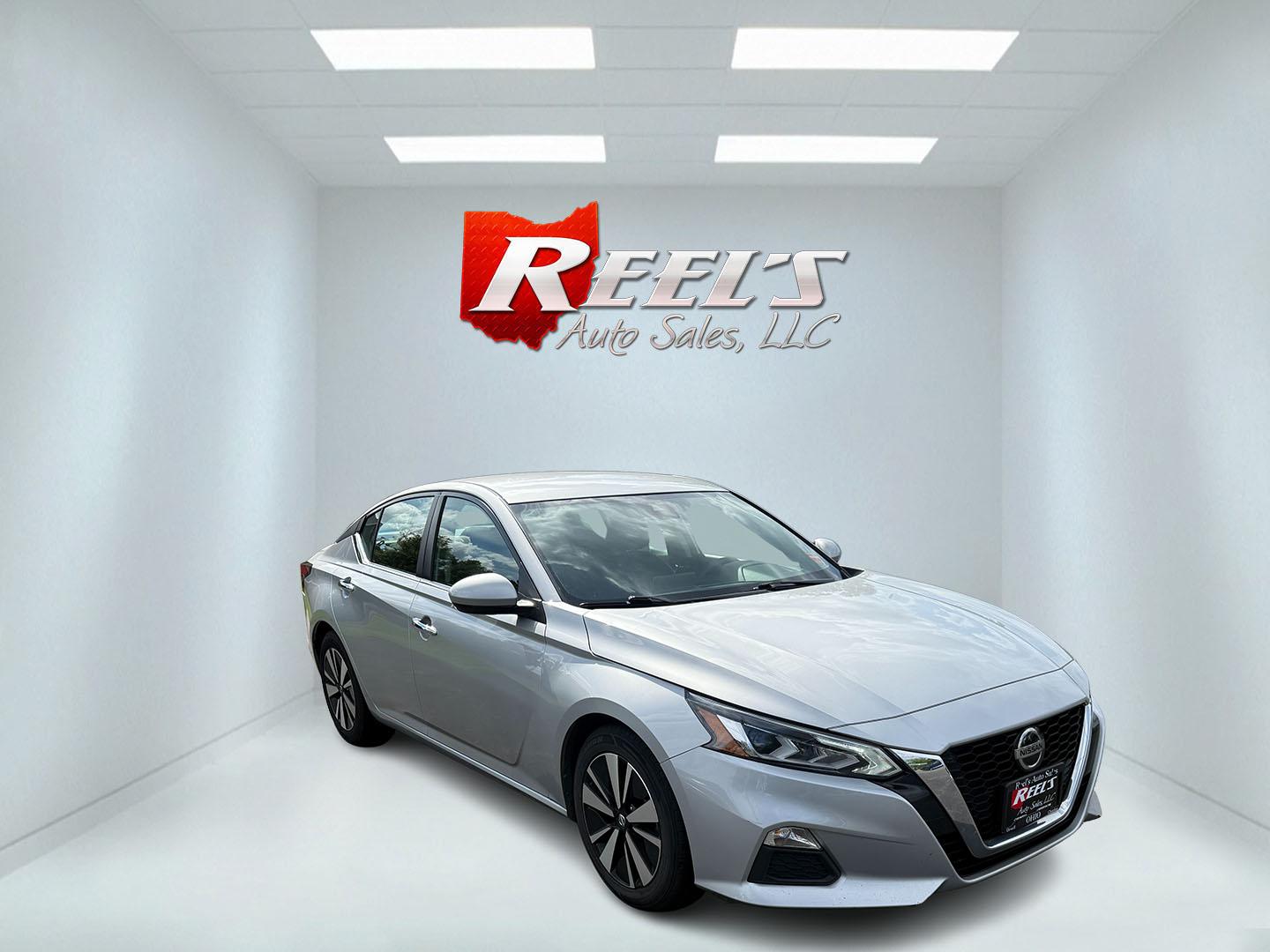 2022 Silver /Black Nissan Altima 2.5 SV (1N4BL4DV9NN) with an 2.5L I4 DOHC 16V engine, Automatic transmission, located at 547 E. Main St., Orwell, OH, 44076, (440) 437-5893, 41.535435, -80.847855 - This One Owner 2022 Nissan Altima 2.5 SV features a 2.5L I4 engine delivering up to 37 MPG on the highway and comes equipped with modern tech and safety, including forward collision warning, lane departure warning, blind spot monitoring, and remote start. Comfort and convenience are enhanced with a - Photo#2
