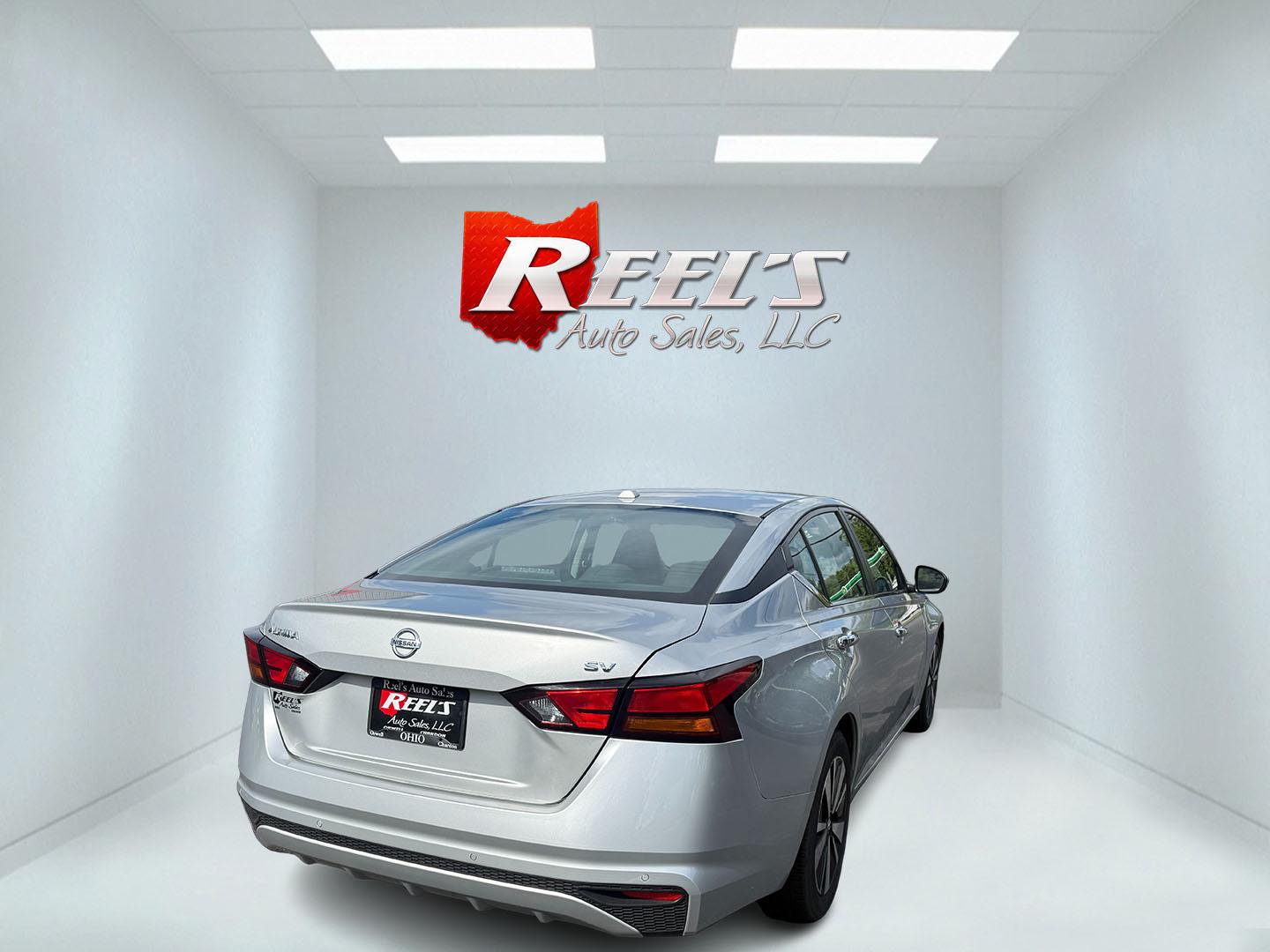 2022 Silver /Black Nissan Altima 2.5 SV (1N4BL4DV9NN) with an 2.5L I4 DOHC 16V engine, Automatic transmission, located at 547 E. Main St., Orwell, OH, 44076, (440) 437-5893, 41.535435, -80.847855 - This One Owner 2022 Nissan Altima 2.5 SV features a 2.5L I4 engine delivering up to 37 MPG on the highway and comes equipped with modern tech and safety, including forward collision warning, lane departure warning, blind spot monitoring, and remote start. Comfort and convenience are enhanced with a - Photo#7