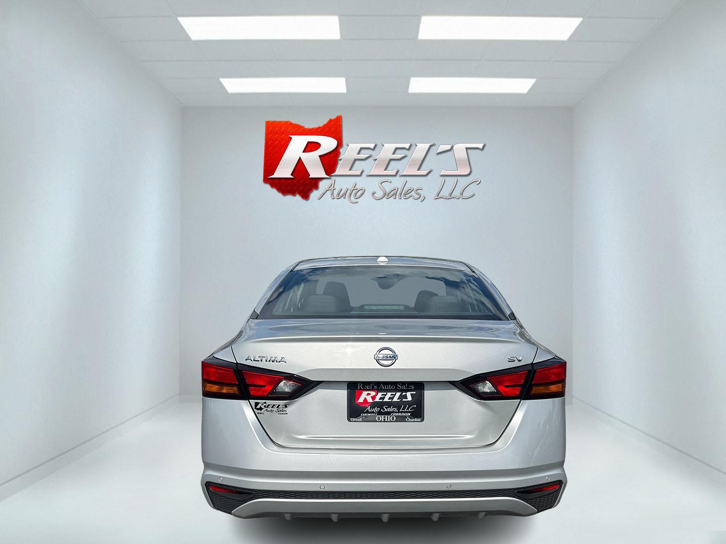 2022 Silver /Black Nissan Altima 2.5 SV (1N4BL4DV9NN) with an 2.5L I4 DOHC 16V engine, Automatic transmission, located at 547 E. Main St., Orwell, OH, 44076, (440) 437-5893, 41.535435, -80.847855 - This One Owner 2022 Nissan Altima 2.5 SV features a 2.5L I4 engine delivering up to 37 MPG on the highway and comes equipped with modern tech and safety, including forward collision warning, lane departure warning, blind spot monitoring, and remote start. Comfort and convenience are enhanced with a - Photo#8