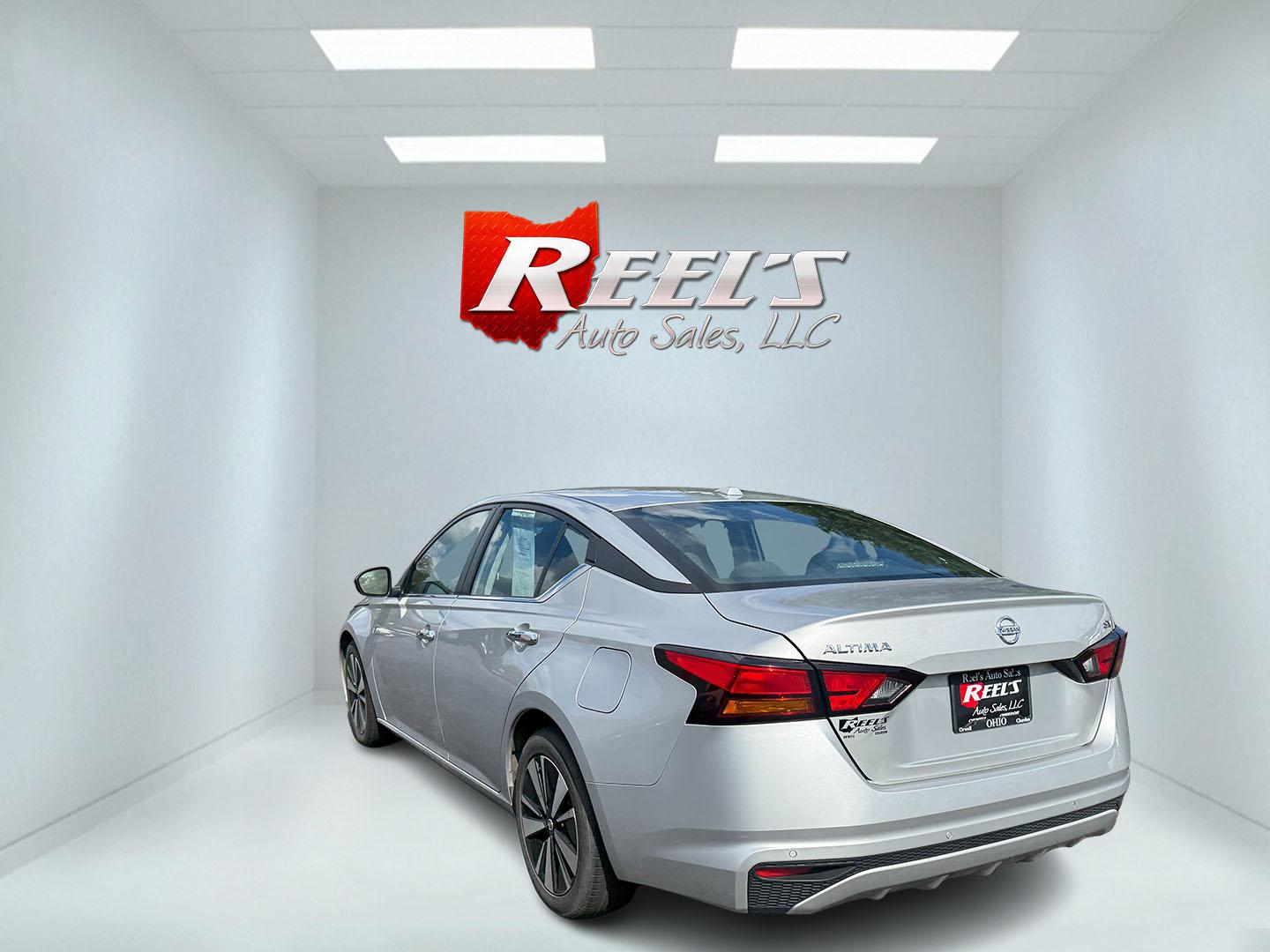 2022 Silver /Black Nissan Altima 2.5 SV (1N4BL4DV9NN) with an 2.5L I4 DOHC 16V engine, Automatic transmission, located at 547 E. Main St., Orwell, OH, 44076, (440) 437-5893, 41.535435, -80.847855 - This One Owner 2022 Nissan Altima 2.5 SV features a 2.5L I4 engine delivering up to 37 MPG on the highway and comes equipped with modern tech and safety, including forward collision warning, lane departure warning, blind spot monitoring, and remote start. Comfort and convenience are enhanced with a - Photo#9
