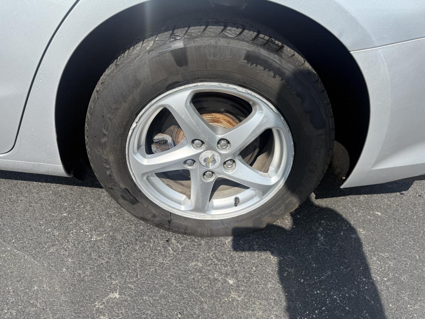 2018 Silver /Black Chevrolet Malibu LS (1G1ZB5ST0JF) with an 1.5L I4 DOHC 16V Turbo engine, 6A transmission, located at 11115 Chardon Rd. , Chardon, OH, 44024, (440) 214-9705, 41.580246, -81.241943 - This 2018 Chevrolet Malibu LS is a fuel-efficient midsize sedan powered by a 1.5L turbocharged EcoTec I4 engine and 6-speed automatic transmission, achieving up to 36 MPG on the highway. It features a 7.0" touchscreen with Apple CarPlay and Android Auto, a 4.2" gauge cluster screen, backup camera, a - Photo#11