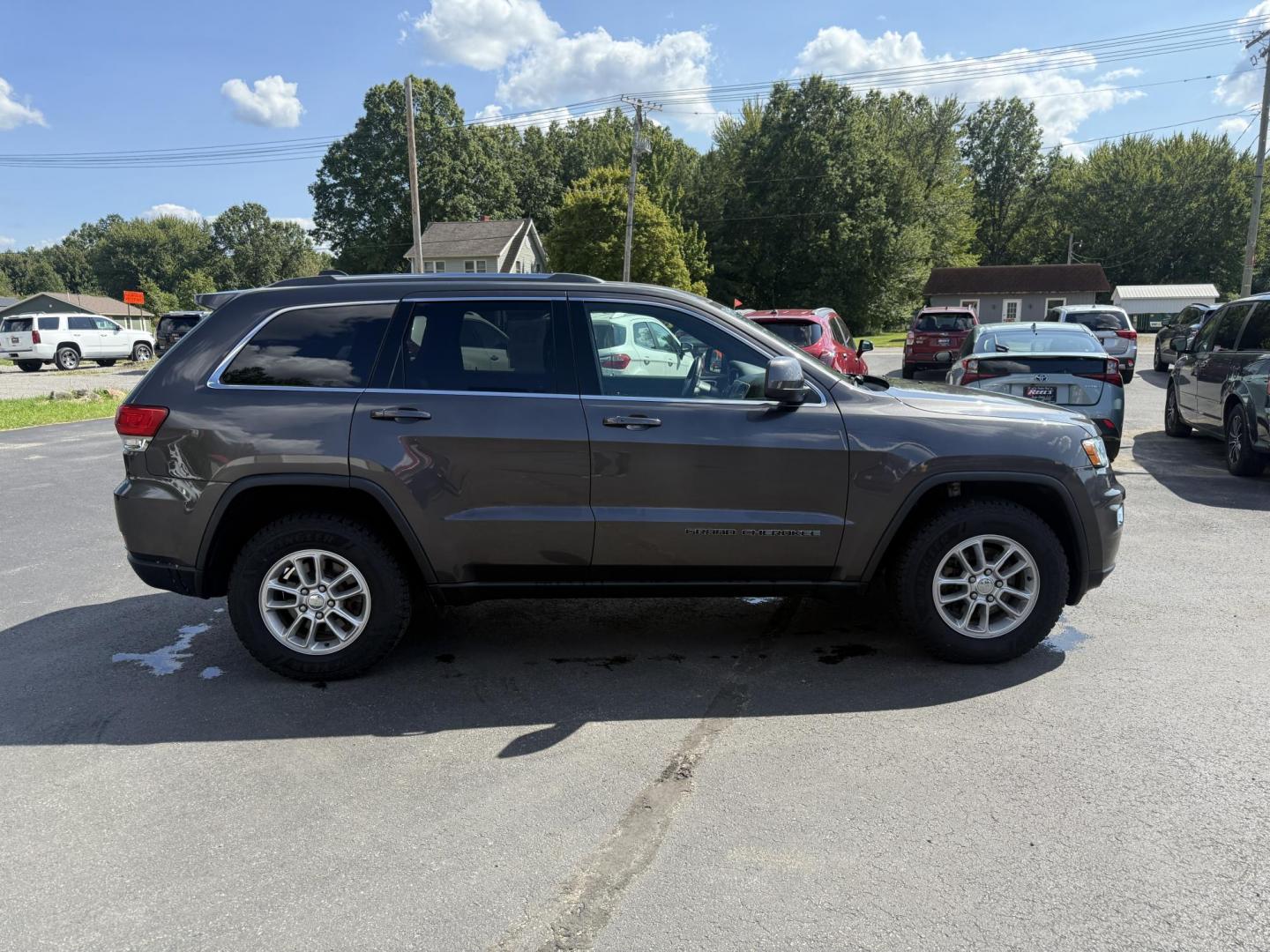 2019 Gray /Black Jeep Grand Cherokee Laredo E 4WD (1C4RJFAG7KC) with an 3.6L V6 DOHC 24V engine, 8A transmission, located at 547 E. Main St., Orwell, OH, 44076, (440) 437-5893, 41.535435, -80.847855 - This 2019 Jeep Grand Cherokee Laredo E 4WD features a 3.6L Pentastar V6 engine with an 8-speed automatic transmission and the Quadra-Trac 1 4WD system, delivering 25 MPG on the highway. Comfort and convenience are provided by a power driver’s seat, dual-zone automatic climate control, a 7.0" touch - Photo#5