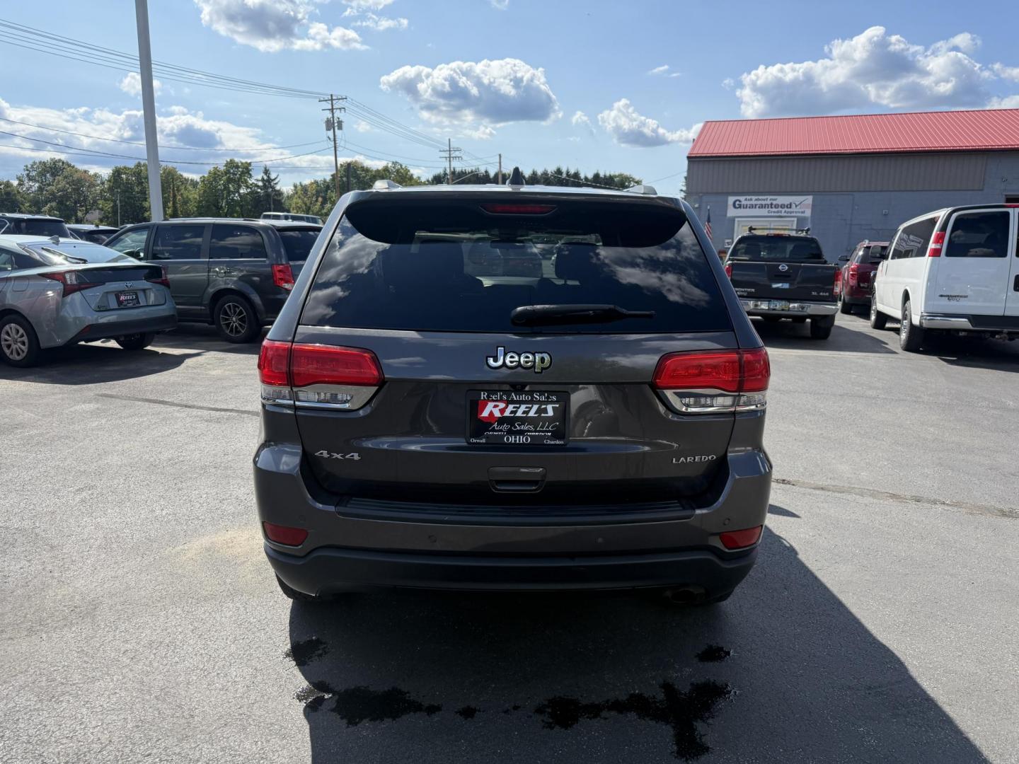 2019 Gray /Black Jeep Grand Cherokee Laredo E 4WD (1C4RJFAG7KC) with an 3.6L V6 DOHC 24V engine, 8A transmission, located at 547 E. Main St., Orwell, OH, 44076, (440) 437-5893, 41.535435, -80.847855 - This 2019 Jeep Grand Cherokee Laredo E 4WD features a 3.6L Pentastar V6 engine with an 8-speed automatic transmission and the Quadra-Trac 1 4WD system, delivering 25 MPG on the highway. Comfort and convenience are provided by a power driver’s seat, dual-zone automatic climate control, a 7.0" touch - Photo#8