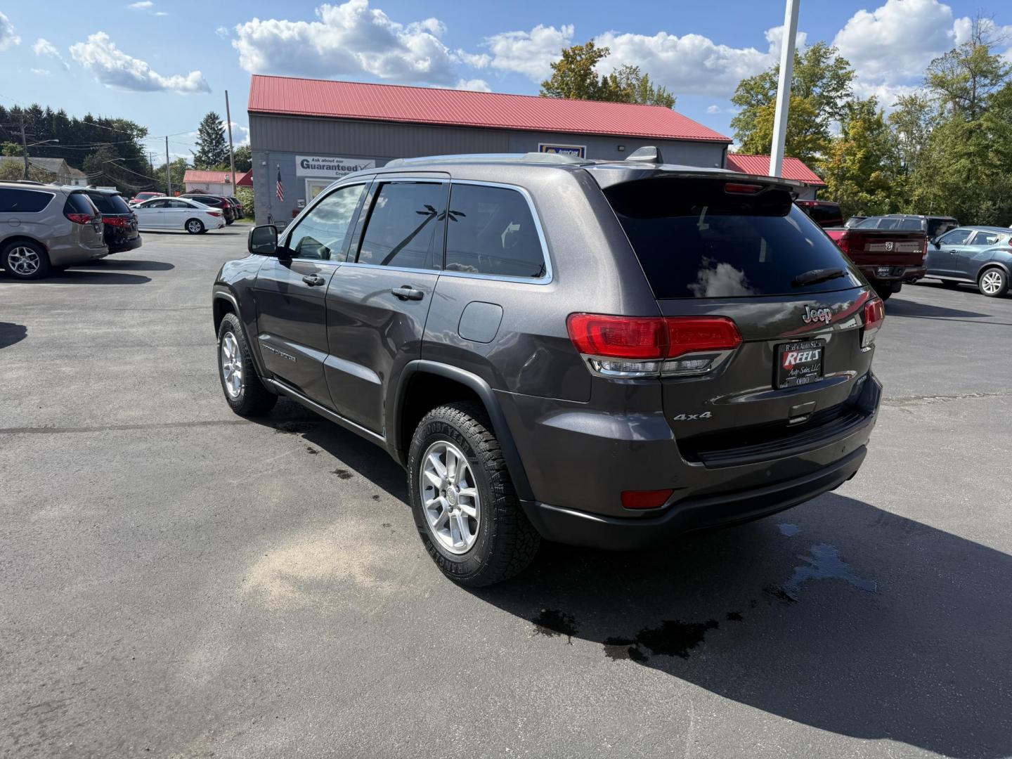 2019 Gray /Black Jeep Grand Cherokee Laredo E 4WD (1C4RJFAG7KC) with an 3.6L V6 DOHC 24V engine, 8A transmission, located at 547 E. Main St., Orwell, OH, 44076, (440) 437-5893, 41.535435, -80.847855 - This 2019 Jeep Grand Cherokee Laredo E 4WD features a 3.6L Pentastar V6 engine with an 8-speed automatic transmission and the Quadra-Trac 1 4WD system, delivering 25 MPG on the highway. Comfort and convenience are provided by a power driver’s seat, dual-zone automatic climate control, a 7.0" touch - Photo#9