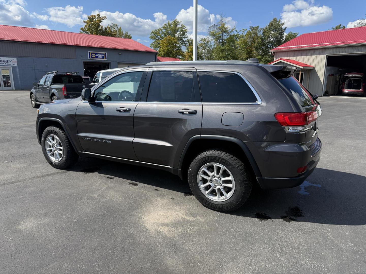 2019 Gray /Black Jeep Grand Cherokee Laredo E 4WD (1C4RJFAG7KC) with an 3.6L V6 DOHC 24V engine, 8A transmission, located at 547 E. Main St., Orwell, OH, 44076, (440) 437-5893, 41.535435, -80.847855 - This 2019 Jeep Grand Cherokee Laredo E 4WD features a 3.6L Pentastar V6 engine with an 8-speed automatic transmission and the Quadra-Trac 1 4WD system, delivering 25 MPG on the highway. Comfort and convenience are provided by a power driver’s seat, dual-zone automatic climate control, a 7.0" touch - Photo#10