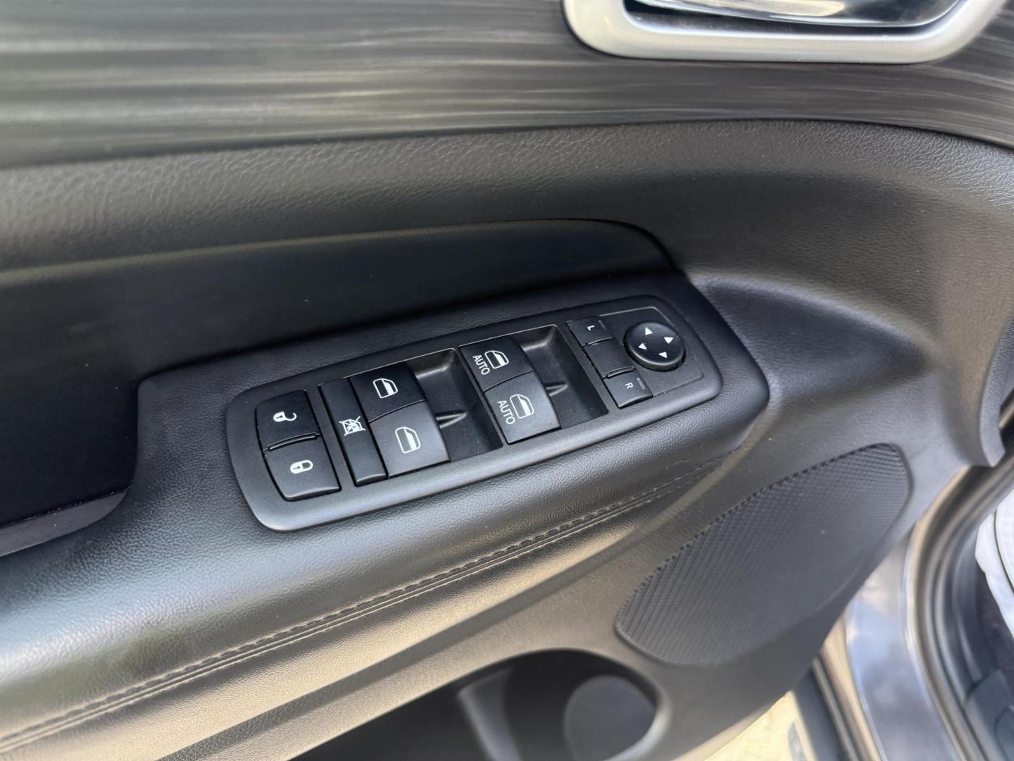2019 Gray /Black Jeep Grand Cherokee Laredo E 4WD (1C4RJFAG7KC) with an 3.6L V6 DOHC 24V engine, 8A transmission, located at 547 E. Main St., Orwell, OH, 44076, (440) 437-5893, 41.535435, -80.847855 - This 2019 Jeep Grand Cherokee Laredo E 4WD features a 3.6L Pentastar V6 engine with an 8-speed automatic transmission and the Quadra-Trac 1 4WD system, delivering 25 MPG on the highway. Comfort and convenience are provided by a power driver’s seat, dual-zone automatic climate control, a 7.0" touch - Photo#17