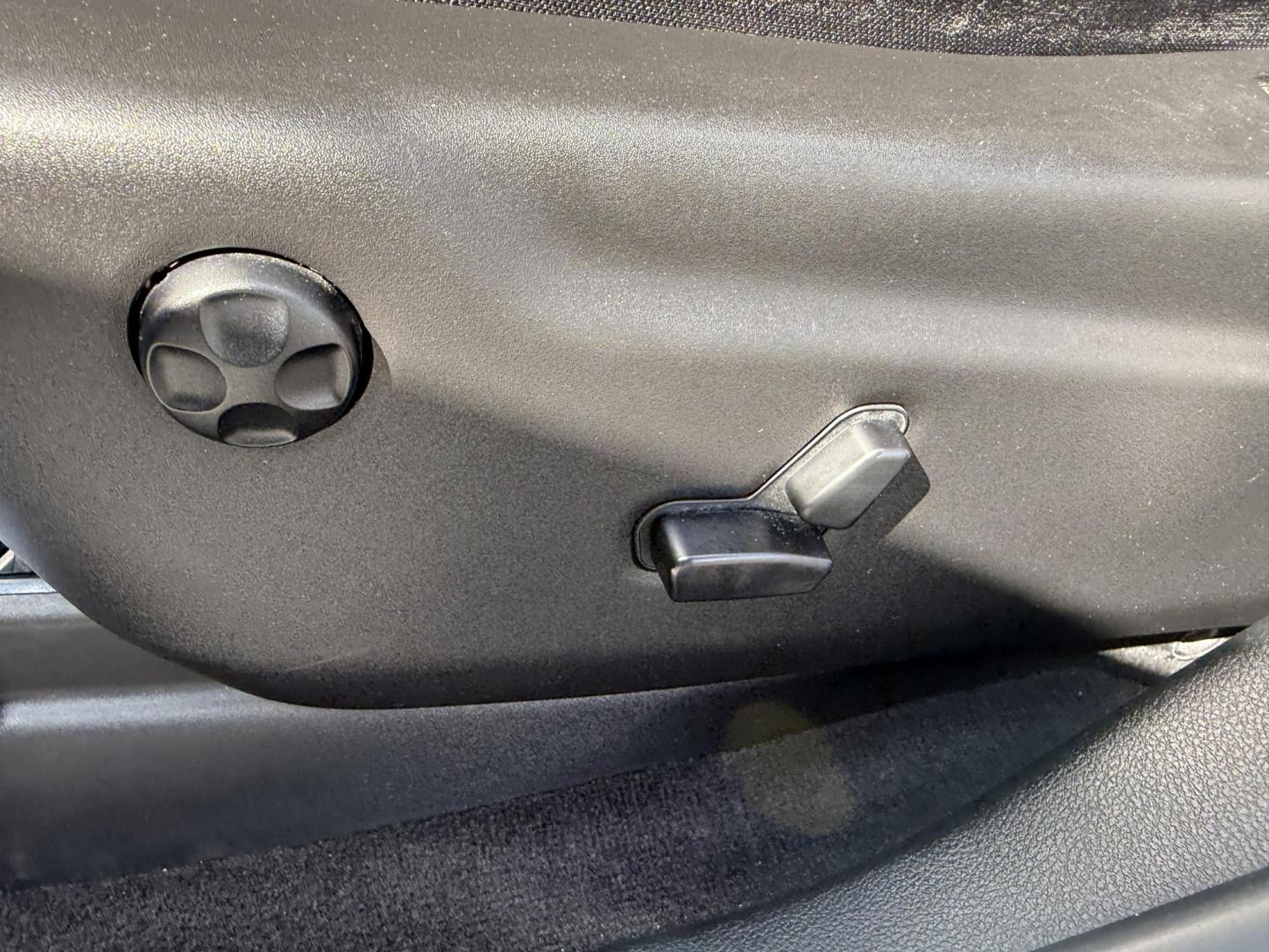 2019 Gray /Black Jeep Grand Cherokee Laredo E 4WD (1C4RJFAG7KC) with an 3.6L V6 DOHC 24V engine, 8A transmission, located at 547 E. Main St., Orwell, OH, 44076, (440) 437-5893, 41.535435, -80.847855 - This 2019 Jeep Grand Cherokee Laredo E 4WD features a 3.6L Pentastar V6 engine with an 8-speed automatic transmission and the Quadra-Trac 1 4WD system, delivering 25 MPG on the highway. Comfort and convenience are provided by a power driver’s seat, dual-zone automatic climate control, a 7.0" touch - Photo#20