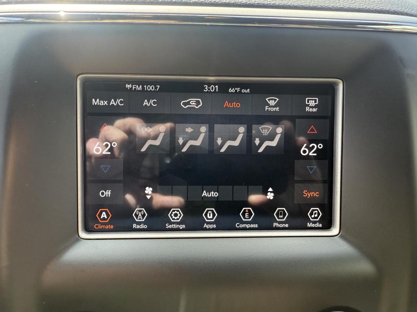 2019 Gray /Black Jeep Grand Cherokee Laredo E 4WD (1C4RJFAG7KC) with an 3.6L V6 DOHC 24V engine, 8A transmission, located at 547 E. Main St., Orwell, OH, 44076, (440) 437-5893, 41.535435, -80.847855 - This 2019 Jeep Grand Cherokee Laredo E 4WD features a 3.6L Pentastar V6 engine with an 8-speed automatic transmission and the Quadra-Trac 1 4WD system, delivering 25 MPG on the highway. Comfort and convenience are provided by a power driver’s seat, dual-zone automatic climate control, a 7.0" touch - Photo#26