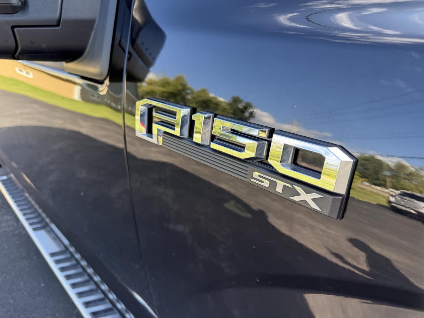 2019 Black /Black Ford F-150 STX SuperCab 6.5-ft. 4WD (1FTEX1EP2KK) with an 2.7L V6 DOHC 24V TWIN TURBO engine, 10 Speed Auto transmission, located at 11115 Chardon Rd. , Chardon, OH, 44024, (440) 214-9705, 41.580246, -81.241943 - This 2019 Ford F-150 STX SuperCab 4WD is a capable and efficient pickup, powered by a 2.7L twin-turbo EcoBoost V6 engine with 325 hp and 400 lb-ft of torque, paired to a 10-speed automatic transmission and 3.55 gearing, achieving 24 MPG highway and offering a 7,600-pound towing capacity. It features - Photo#5
