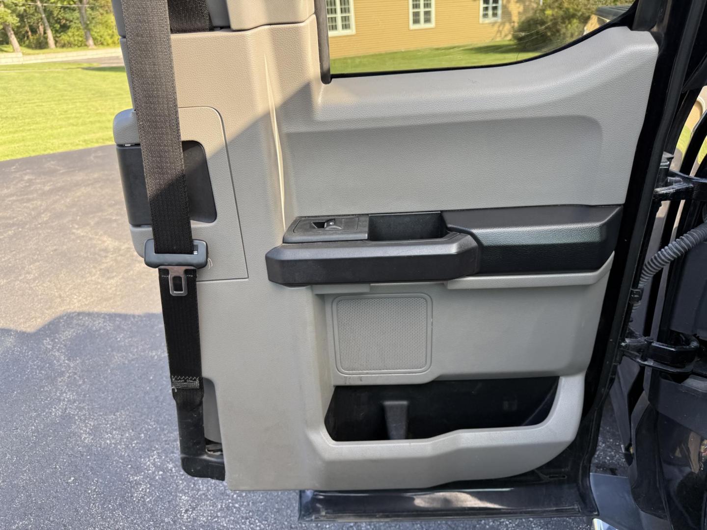 2019 Black /Black Ford F-150 STX SuperCab 6.5-ft. 4WD (1FTEX1EP2KK) with an 2.7L V6 DOHC 24V TWIN TURBO engine, 10 Speed Auto transmission, located at 11115 Chardon Rd. , Chardon, OH, 44024, (440) 214-9705, 41.580246, -81.241943 - This 2019 Ford F-150 STX SuperCab 4WD is a capable and efficient pickup, powered by a 2.7L twin-turbo EcoBoost V6 engine with 325 hp and 400 lb-ft of torque, paired to a 10-speed automatic transmission and 3.55 gearing, achieving 24 MPG highway and offering a 7,600-pound towing capacity. It features - Photo#36