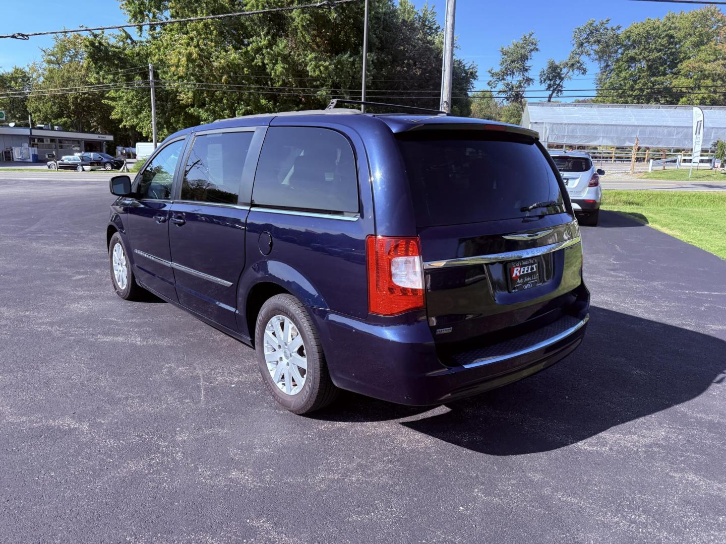 2015 Blue /Black Chrysler Town & Country Touring (2C4RC1BG0FR) with an 3.6L V6 DOHC 24V engine, 6-Speed Automatic transmission, located at 11115 Chardon Rd. , Chardon, OH, 44024, (440) 214-9705, 41.580246, -81.241943 - This 2015 Chrysler Town & Country Touring features a 3.6L Pentastar V6 engine paired with a 6-speed automatic transmission, and comes equipped with premium amenities including leather interior, tri-zone automatic climate control, Stow 'n Go seating for versatile cargo and passenger arrangements, a b - Photo#9