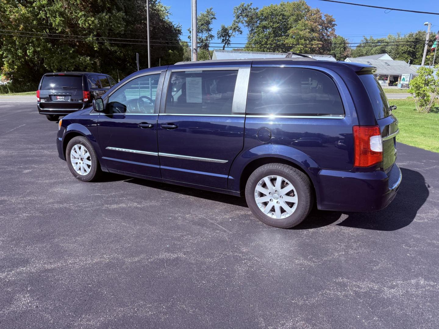 2015 Blue /Black Chrysler Town & Country Touring (2C4RC1BG0FR) with an 3.6L V6 DOHC 24V engine, 6-Speed Automatic transmission, located at 11115 Chardon Rd. , Chardon, OH, 44024, (440) 214-9705, 41.580246, -81.241943 - This 2015 Chrysler Town & Country Touring features a 3.6L Pentastar V6 engine paired with a 6-speed automatic transmission, and comes equipped with premium amenities including leather interior, tri-zone automatic climate control, Stow 'n Go seating for versatile cargo and passenger arrangements, a b - Photo#10