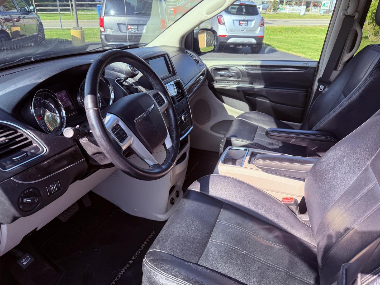 2015 Blue /Black Chrysler Town & Country Touring (2C4RC1BG0FR) with an 3.6L V6 DOHC 24V engine, 6-Speed Automatic transmission, located at 11115 Chardon Rd. , Chardon, OH, 44024, (440) 214-9705, 41.580246, -81.241943 - This 2015 Chrysler Town & Country Touring features a 3.6L Pentastar V6 engine paired with a 6-speed automatic transmission, and comes equipped with premium amenities including leather interior, tri-zone automatic climate control, Stow 'n Go seating for versatile cargo and passenger arrangements, a b - Photo#15