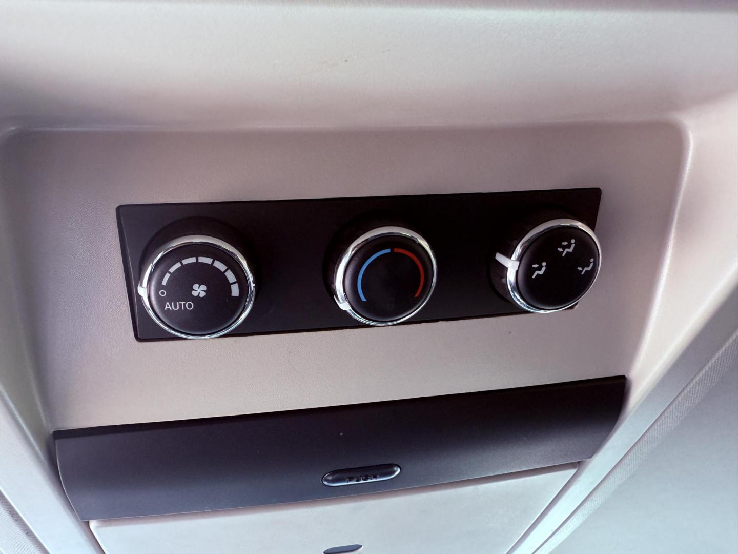 2015 Blue /Black Chrysler Town & Country Touring (2C4RC1BG0FR) with an 3.6L V6 DOHC 24V engine, 6-Speed Automatic transmission, located at 11115 Chardon Rd. , Chardon, OH, 44024, (440) 214-9705, 41.580246, -81.241943 - This 2015 Chrysler Town & Country Touring features a 3.6L Pentastar V6 engine paired with a 6-speed automatic transmission, and comes equipped with premium amenities including leather interior, tri-zone automatic climate control, Stow 'n Go seating for versatile cargo and passenger arrangements, a b - Photo#34