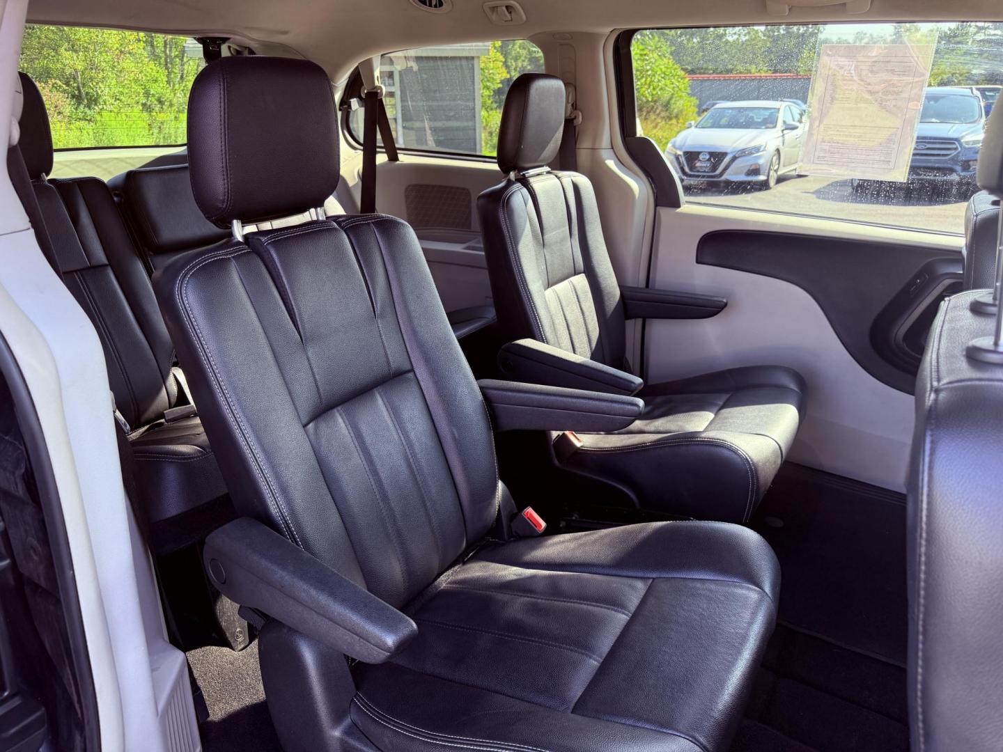 2015 Blue /Black Chrysler Town & Country Touring (2C4RC1BG0FR) with an 3.6L V6 DOHC 24V engine, 6-Speed Automatic transmission, located at 11115 Chardon Rd. , Chardon, OH, 44024, (440) 214-9705, 41.580246, -81.241943 - This 2015 Chrysler Town & Country Touring features a 3.6L Pentastar V6 engine paired with a 6-speed automatic transmission, and comes equipped with premium amenities including leather interior, tri-zone automatic climate control, Stow 'n Go seating for versatile cargo and passenger arrangements, a b - Photo#40