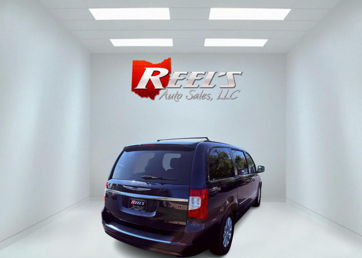 2015 Blue /Black Chrysler Town & Country Touring (2C4RC1BG0FR) with an 3.6L V6 DOHC 24V engine, 6-Speed Automatic transmission, located at 11115 Chardon Rd. , Chardon, OH, 44024, (440) 214-9705, 41.580246, -81.241943 - This 2015 Chrysler Town & Country Touring features a 3.6L Pentastar V6 engine paired with a 6-speed automatic transmission, and comes equipped with premium amenities including leather interior, tri-zone automatic climate control, Stow 'n Go seating for versatile cargo and passenger arrangements, a b - Photo#7