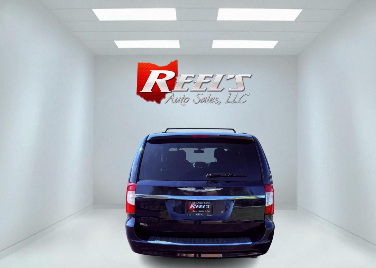 2015 Blue /Black Chrysler Town & Country Touring (2C4RC1BG0FR) with an 3.6L V6 DOHC 24V engine, 6-Speed Automatic transmission, located at 11115 Chardon Rd. , Chardon, OH, 44024, (440) 214-9705, 41.580246, -81.241943 - This 2015 Chrysler Town & Country Touring features a 3.6L Pentastar V6 engine paired with a 6-speed automatic transmission, and comes equipped with premium amenities including leather interior, tri-zone automatic climate control, Stow 'n Go seating for versatile cargo and passenger arrangements, a b - Photo#8