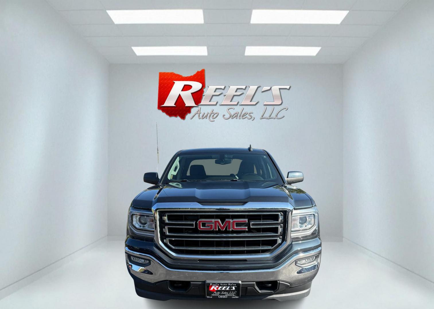 2017 Gray /Gray GMC Sierra 1500 SLE Double Cab 4WD (1GTV2MEC9HZ) with an 5.3L V8 OHV 16V engine, 6A transmission, located at 547 E. Main St., Orwell, OH, 44076, (440) 437-5893, 41.535435, -80.847855 - This One Owner 2017 GMC Sierra 1500 SLE Double Cab 4WD is a versatile full-size pickup powered by a 5.3L EcoTec3 V8 engine and 6-speed automatic transmission, offering a 9,200-pound towing capacity with 3.42 gearing and a G80 locking rear differential. The Z71 Offroad Package and HID headlights enha - Photo#1