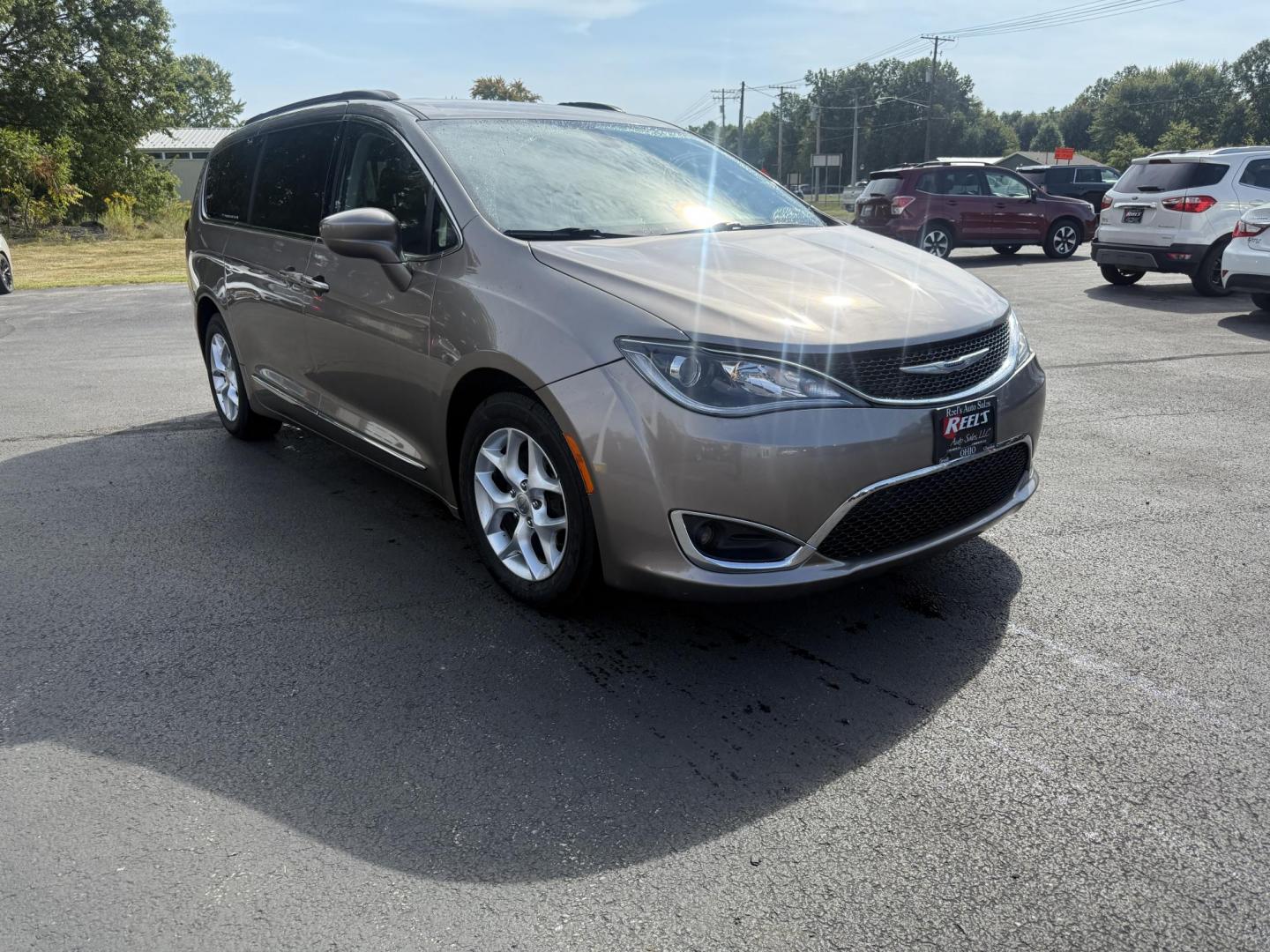 2017 Gray /Black Chrysler Pacifica Touring-L (2C4RC1BG8HR) with an 3.6L V6 DOHC 24V engine, 9 Speed Automatic transmission, located at 547 E. Main St., Orwell, OH, 44076, (440) 437-5893, 41.535435, -80.847855 - Photo#2