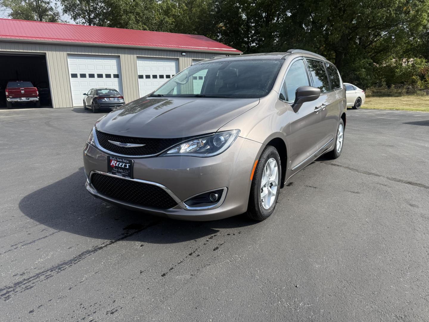 2017 Gray /Black Chrysler Pacifica Touring-L (2C4RC1BG8HR) with an 3.6L V6 DOHC 24V engine, 9 Speed Automatic transmission, located at 547 E. Main St., Orwell, OH, 44076, (440) 437-5893, 41.535435, -80.847855 - Photo#0