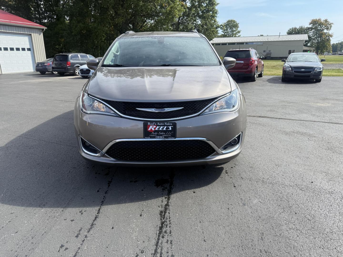 2017 Gray /Black Chrysler Pacifica Touring-L (2C4RC1BG8HR) with an 3.6L V6 DOHC 24V engine, 9 Speed Automatic transmission, located at 547 E. Main St., Orwell, OH, 44076, (440) 437-5893, 41.535435, -80.847855 - Photo#1