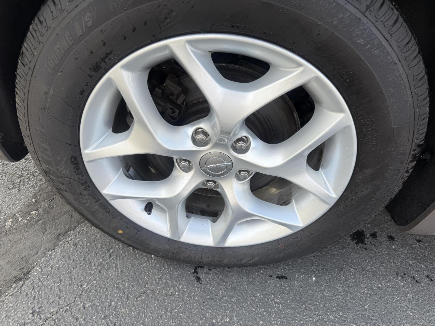 2017 Gray /Black Chrysler Pacifica Touring-L (2C4RC1BG8HR) with an 3.6L V6 DOHC 24V engine, 9 Speed Automatic transmission, located at 547 E. Main St., Orwell, OH, 44076, (440) 437-5893, 41.535435, -80.847855 - Photo#6