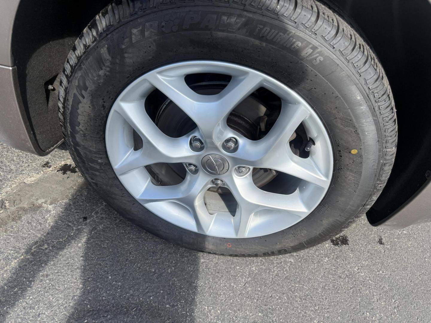 2017 Gray /Black Chrysler Pacifica Touring-L (2C4RC1BG8HR) with an 3.6L V6 DOHC 24V engine, 9 Speed Automatic transmission, located at 547 E. Main St., Orwell, OH, 44076, (440) 437-5893, 41.535435, -80.847855 - Photo#11