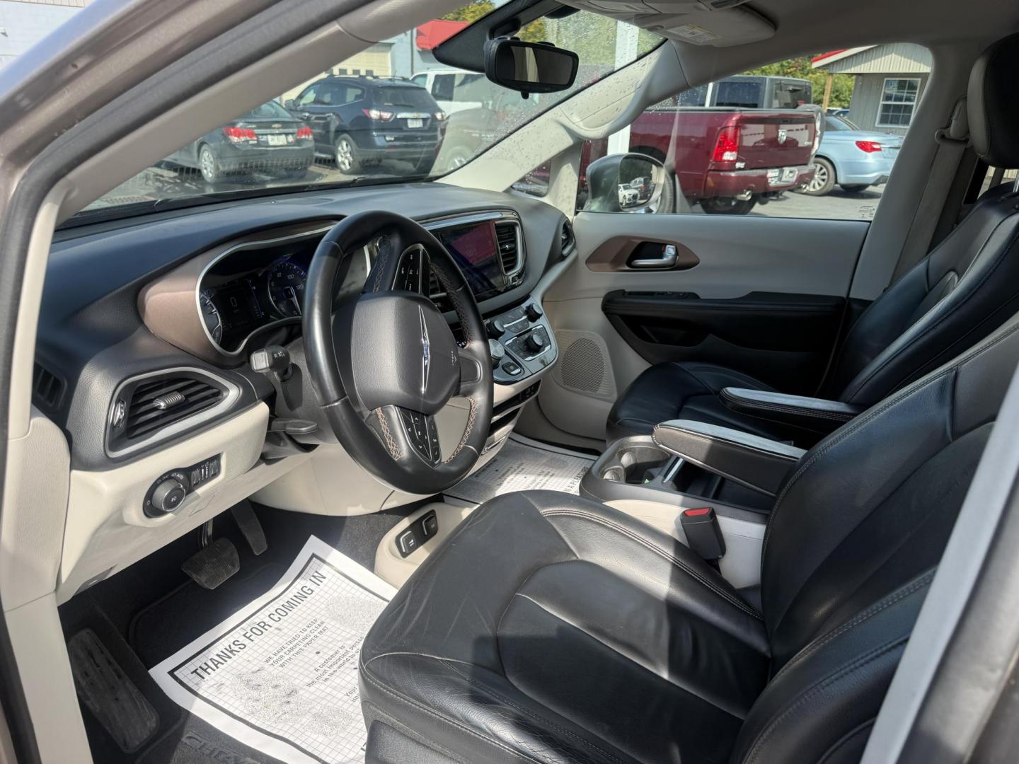 2017 Gray /Black Chrysler Pacifica Touring-L (2C4RC1BG8HR) with an 3.6L V6 DOHC 24V engine, 9 Speed Automatic transmission, located at 547 E. Main St., Orwell, OH, 44076, (440) 437-5893, 41.535435, -80.847855 - Photo#15