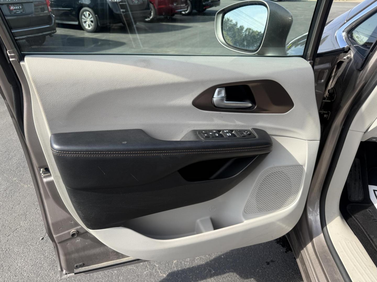 2017 Gray /Black Chrysler Pacifica Touring-L (2C4RC1BG8HR) with an 3.6L V6 DOHC 24V engine, 9 Speed Automatic transmission, located at 547 E. Main St., Orwell, OH, 44076, (440) 437-5893, 41.535435, -80.847855 - Photo#16