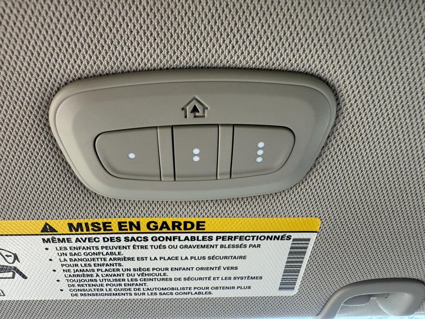 2017 Gray /Black Chrysler Pacifica Touring-L (2C4RC1BG8HR) with an 3.6L V6 DOHC 24V engine, 9 Speed Automatic transmission, located at 547 E. Main St., Orwell, OH, 44076, (440) 437-5893, 41.535435, -80.847855 - Photo#34