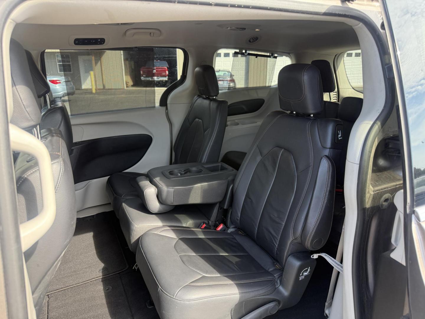 2017 Gray /Black Chrysler Pacifica Touring-L (2C4RC1BG8HR) with an 3.6L V6 DOHC 24V engine, 9 Speed Automatic transmission, located at 547 E. Main St., Orwell, OH, 44076, (440) 437-5893, 41.535435, -80.847855 - Photo#39