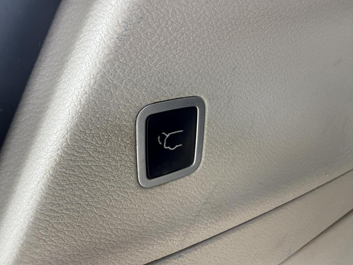 2017 Gray /Black Chrysler Pacifica Touring-L (2C4RC1BG8HR) with an 3.6L V6 DOHC 24V engine, 9 Speed Automatic transmission, located at 547 E. Main St., Orwell, OH, 44076, (440) 437-5893, 41.535435, -80.847855 - Photo#45