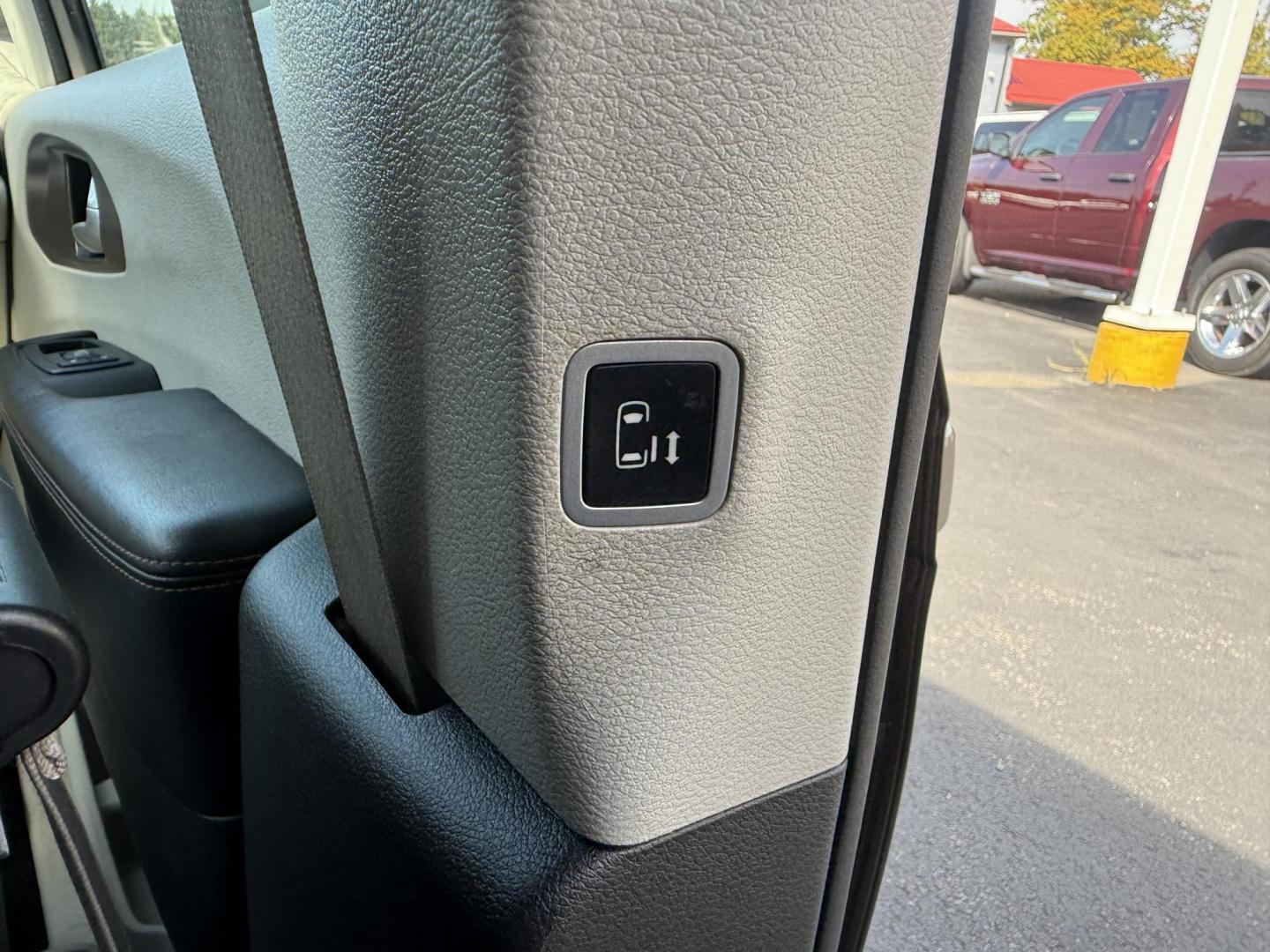 2017 Gray /Black Chrysler Pacifica Touring-L (2C4RC1BG8HR) with an 3.6L V6 DOHC 24V engine, 9 Speed Automatic transmission, located at 547 E. Main St., Orwell, OH, 44076, (440) 437-5893, 41.535435, -80.847855 - Photo#47