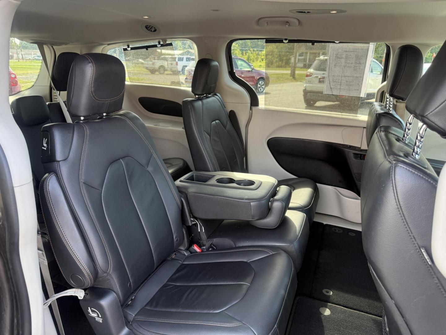 2017 Gray /Black Chrysler Pacifica Touring-L (2C4RC1BG8HR) with an 3.6L V6 DOHC 24V engine, 9 Speed Automatic transmission, located at 547 E. Main St., Orwell, OH, 44076, (440) 437-5893, 41.535435, -80.847855 - Photo#46