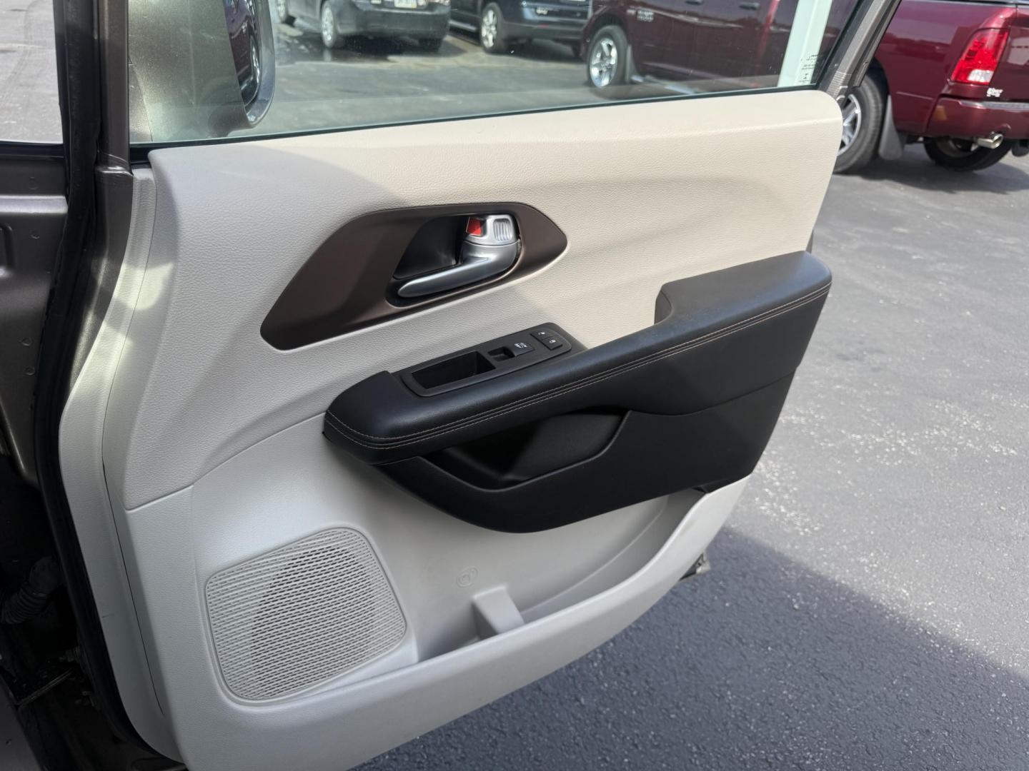 2017 Gray /Black Chrysler Pacifica Touring-L (2C4RC1BG8HR) with an 3.6L V6 DOHC 24V engine, 9 Speed Automatic transmission, located at 547 E. Main St., Orwell, OH, 44076, (440) 437-5893, 41.535435, -80.847855 - Photo#51