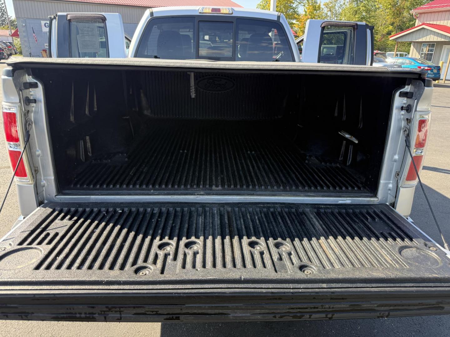 2014 Silver /Gray Ford F-150 XLT SuperCab 6.5-ft. Bed 4WD (1FTFX1ET5EF) with an 3.5L V6 Twin TURBO engine, 6-Speed Automatic transmission, located at 547 E. Main St., Orwell, OH, 44076, (440) 437-5893, 41.535435, -80.847855 - Photo#10