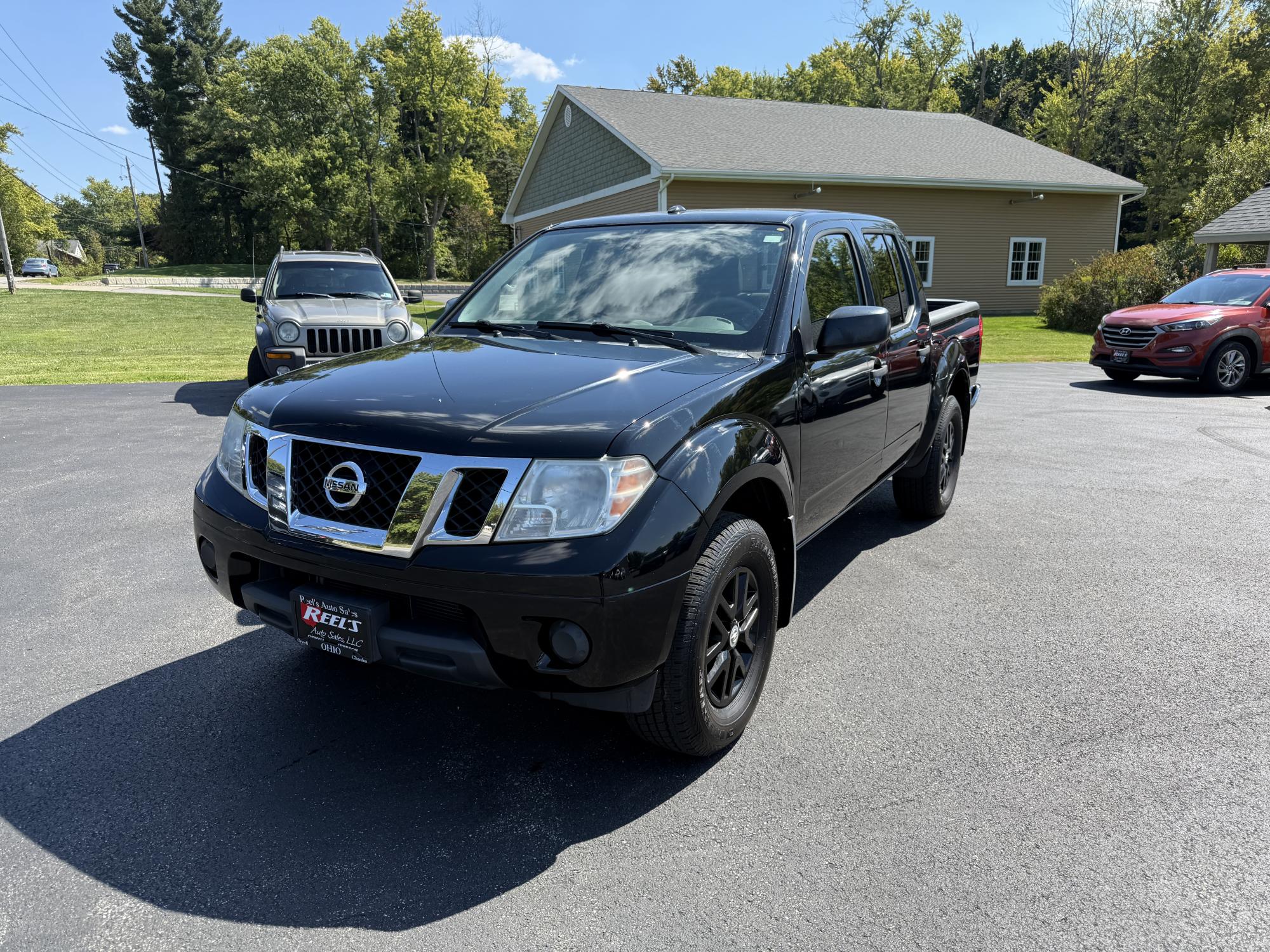 photo of 2015 Nissan Frontier SV Crew Cab 5AT 4WD